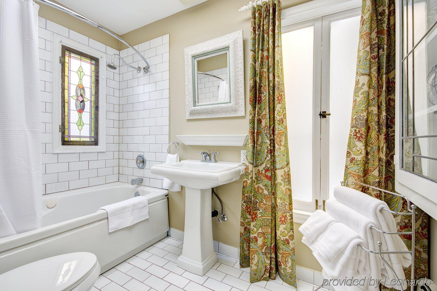 The English Bay Inn Langley Esterno foto