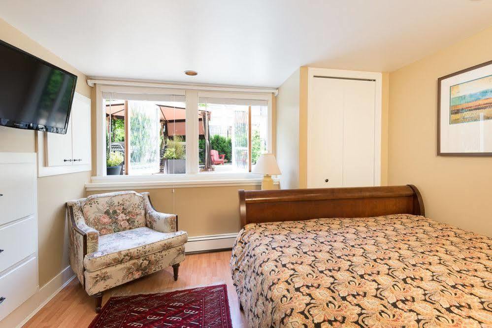 The English Bay Inn Langley Esterno foto